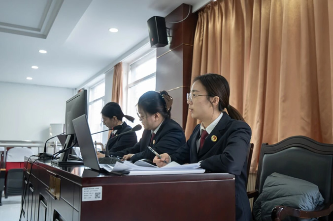 3听庭“把脉”、评议“开方” ——直击网络主播“甜蜜陷阱”庭审现场.jpg