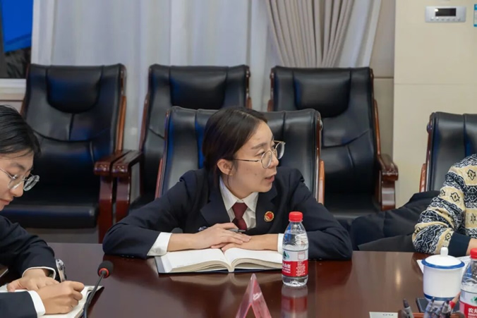 8-13听庭“把脉”、评议“开方” ——直击网络主播“甜蜜陷阱”庭审现场.jpg