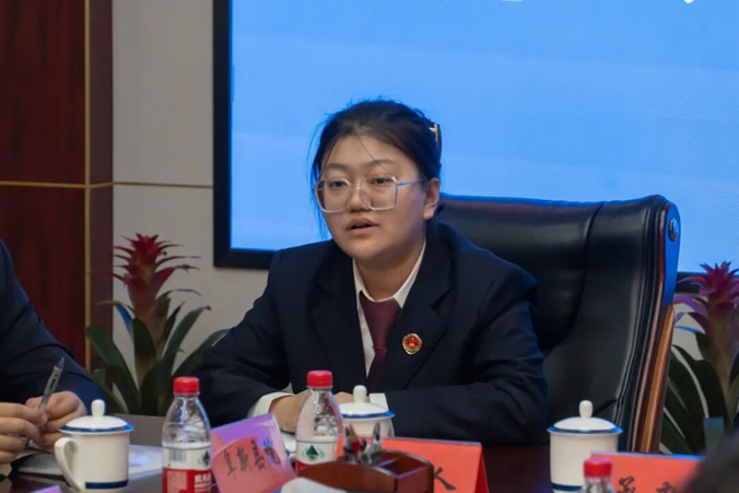 8-11听庭“把脉”、评议“开方” ——直击网络主播“甜蜜陷阱”庭审现场.jpg