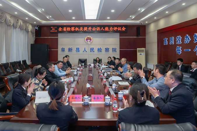 12听庭“把脉”、评议“开方” ——直击网络主播“甜蜜陷阱”庭审现场.jpg