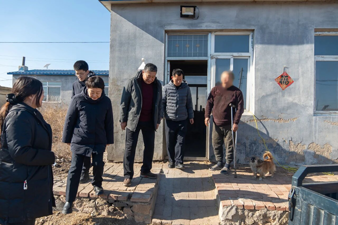 6党建引领践初心 学雷锋慰问暖民心.jpg